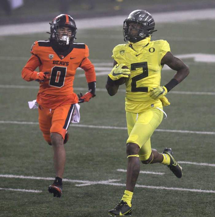 Devon Williams (2) scores a touchdown against the Oregon State Beavers on a foggy night at Reser Stadium in Corvallis, Oregon.